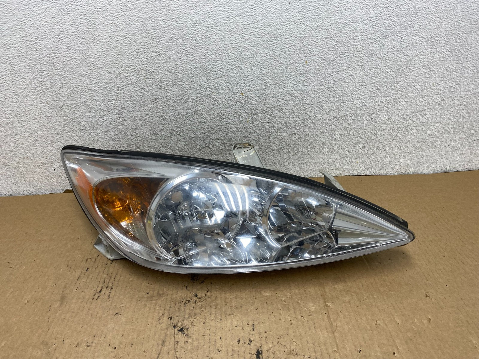 2002 to 2004 Toyota Camry Halogen Headlight Right Passenger Rh AG2178 DW0