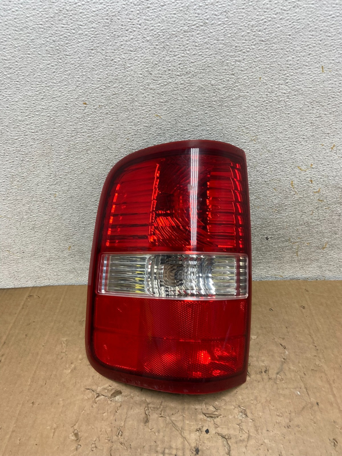 2004 to 2008 Ford F150 F-150 Left Driver LH Side Tail Light AI9276 LK0
