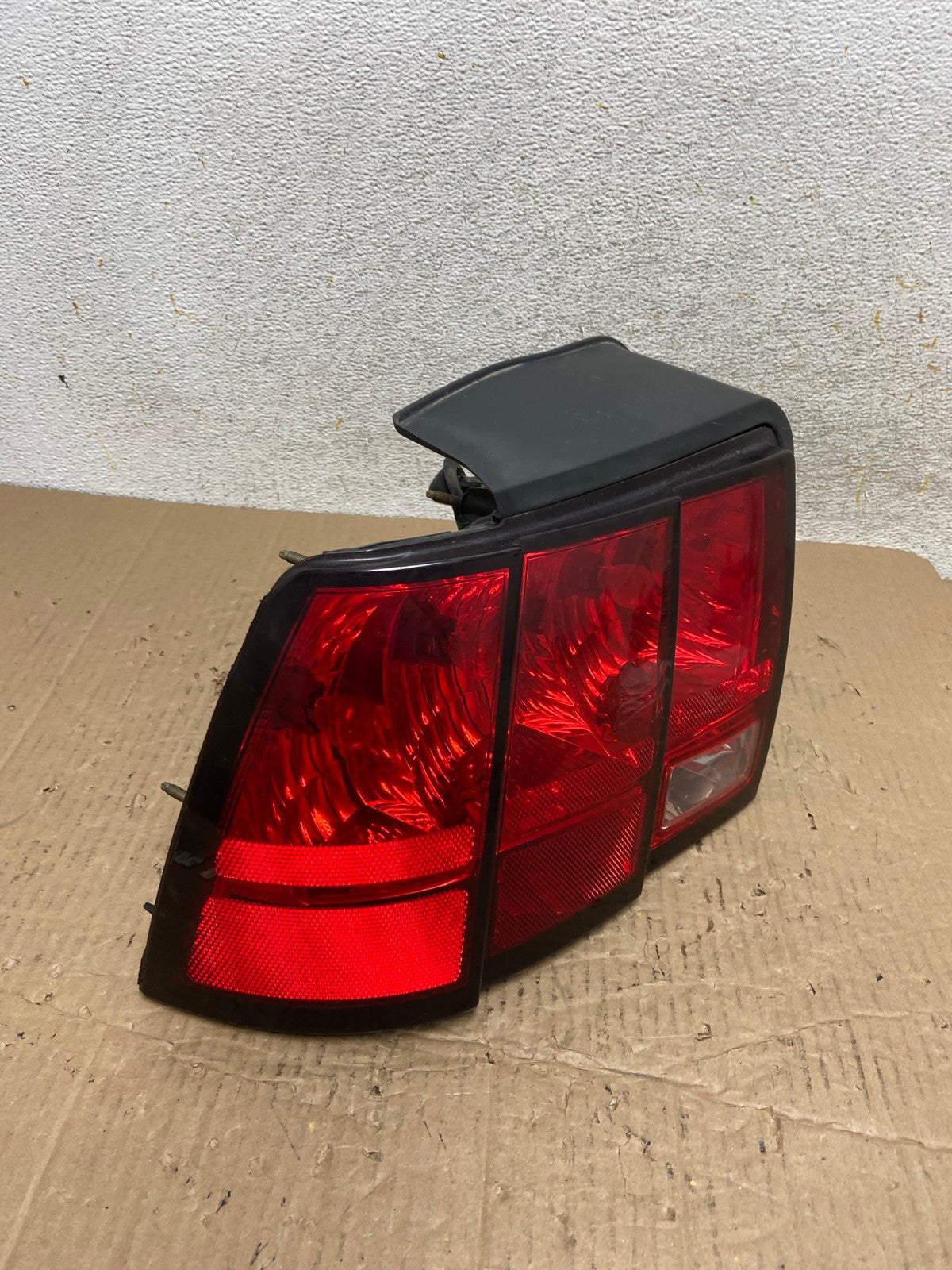 1999 - 2004 Ford Mustang Left Driver Lh Side Tail Light AI1374 LK2
