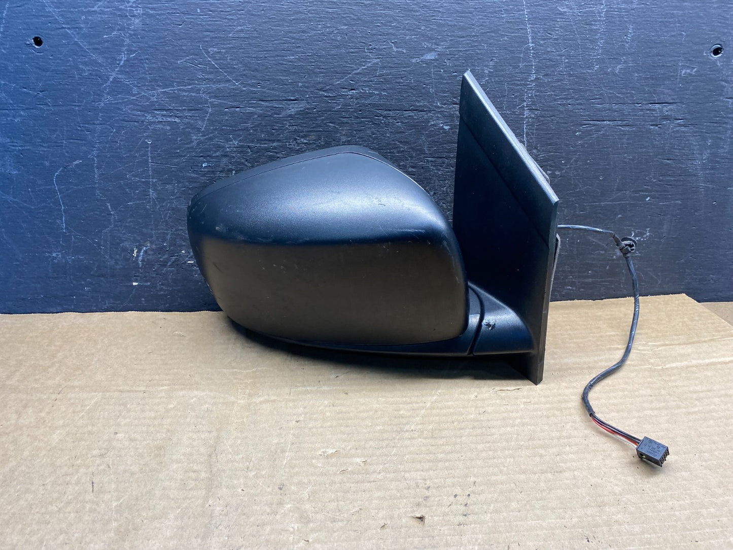 2009 to 2014 Volkswagen Routan Right Passenger View Door Mirror AD9734 DW0