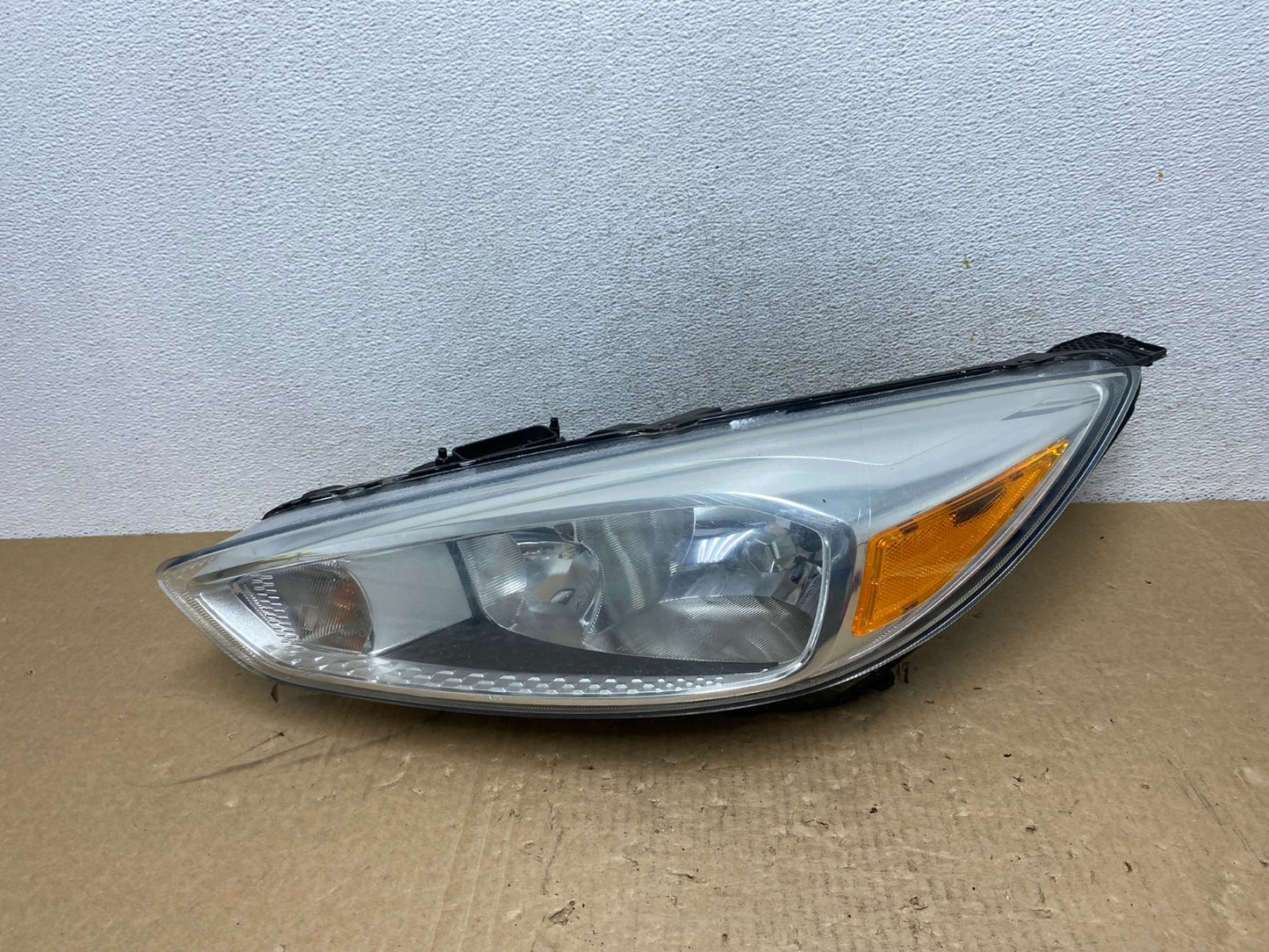 2015 to 2018 Ford Focus Left Driver LH Side Headlight AG0536 DW0