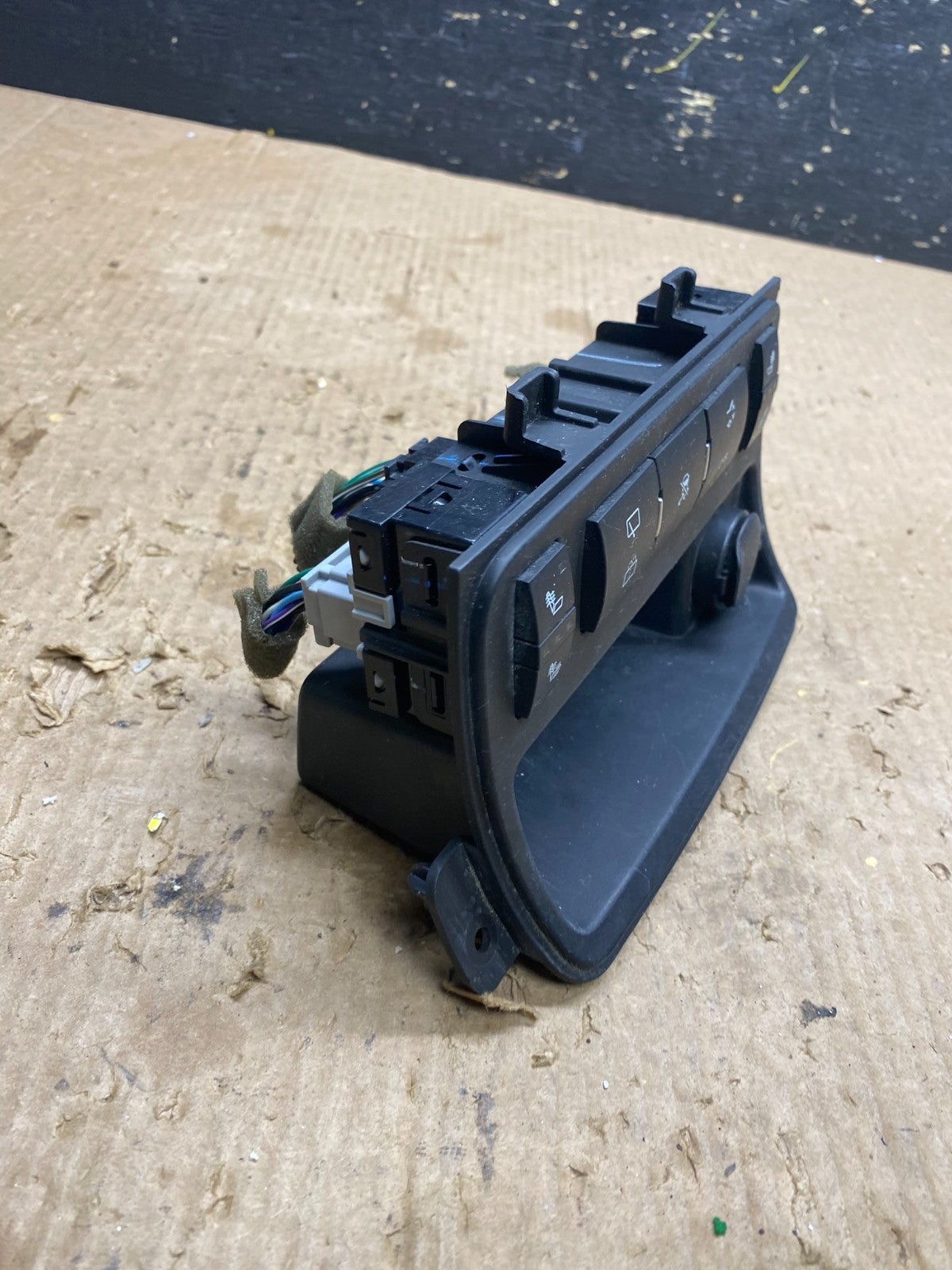 2009 to 2012 Chevrolet Traverse Front Switch Panel 25875989 Z7258 DG1