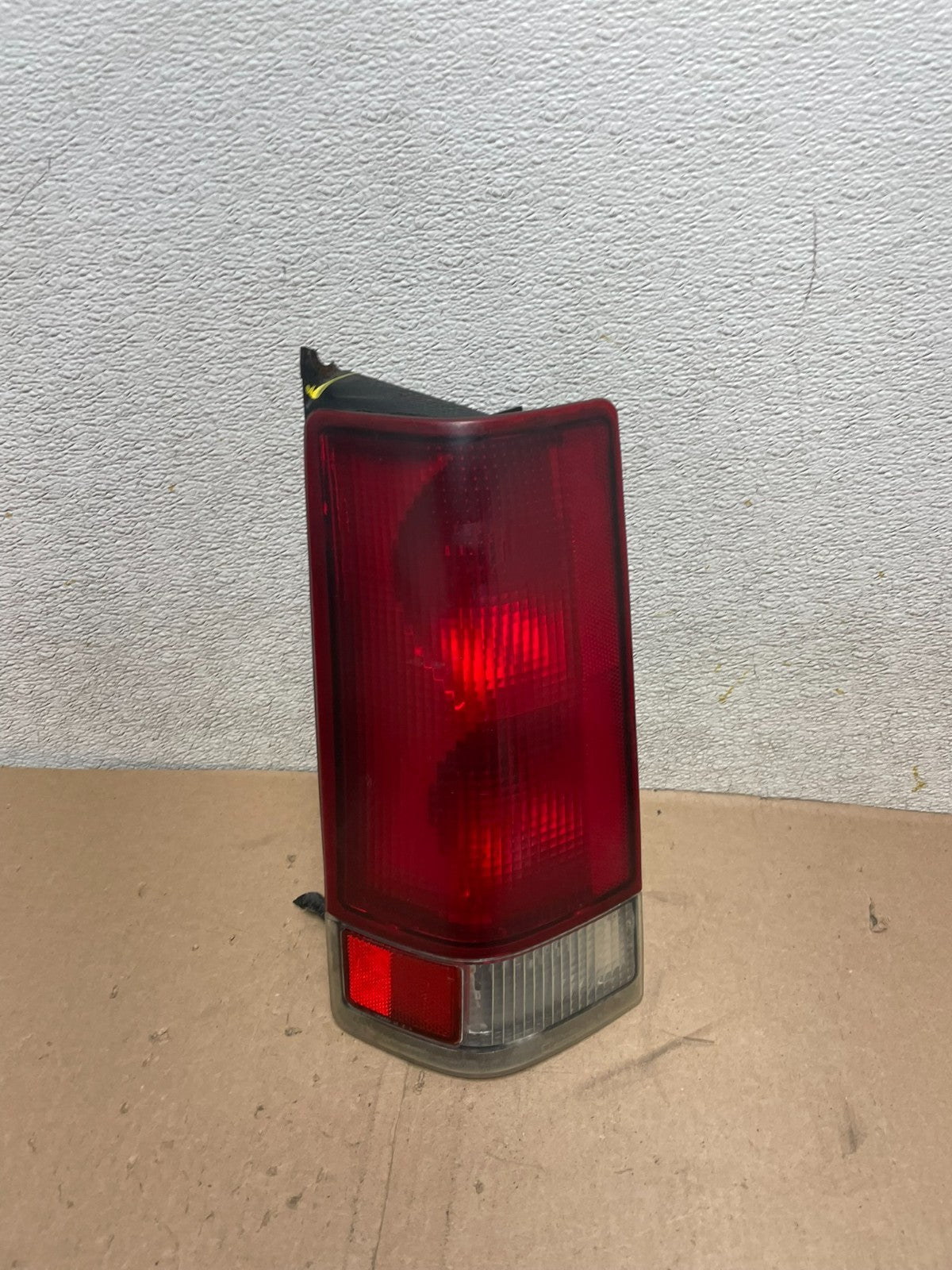 2000 to 2002 Chevrolet Express Left LH Side Tail Light Oem Q4284 DW0