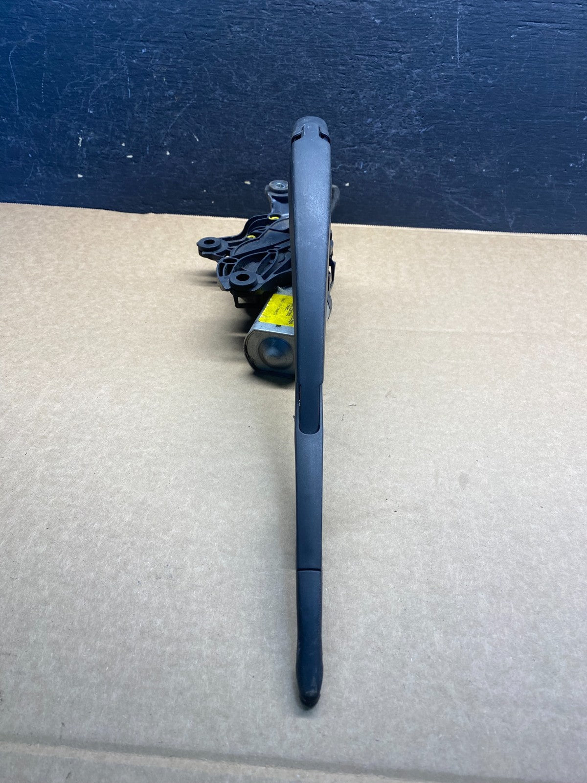 2013 to 2019 Ford Escape Rear Windshield Wiper Motor AF4211 DW2