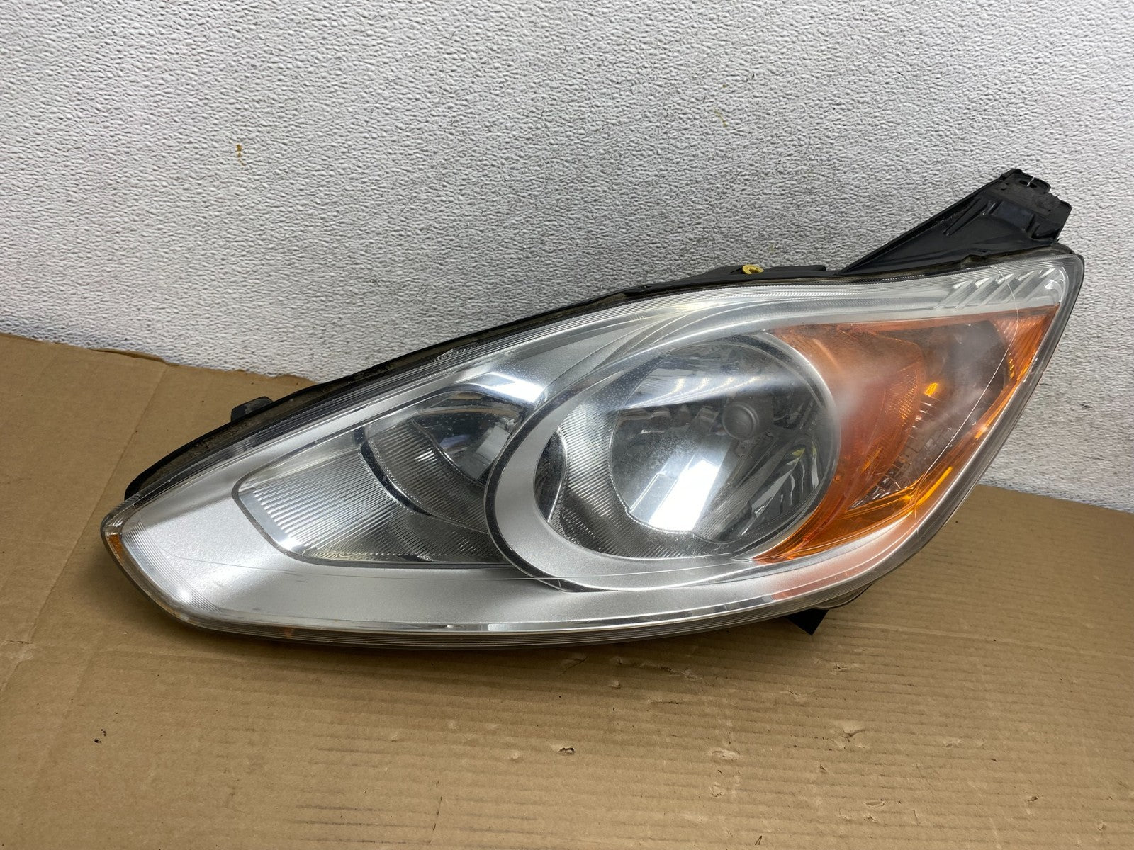2013 to 2016 Ford C-MAX Left Driver LH Side Headlight AG9329 DW1