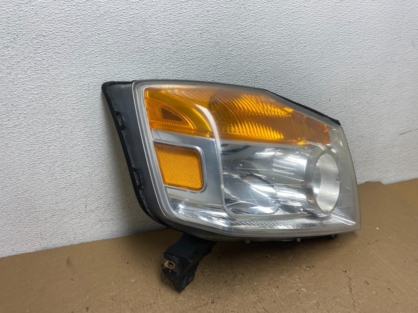 2008 - 2015 Nissan Armada Right Passenger RH Headlight Halogen AD8172 DW2