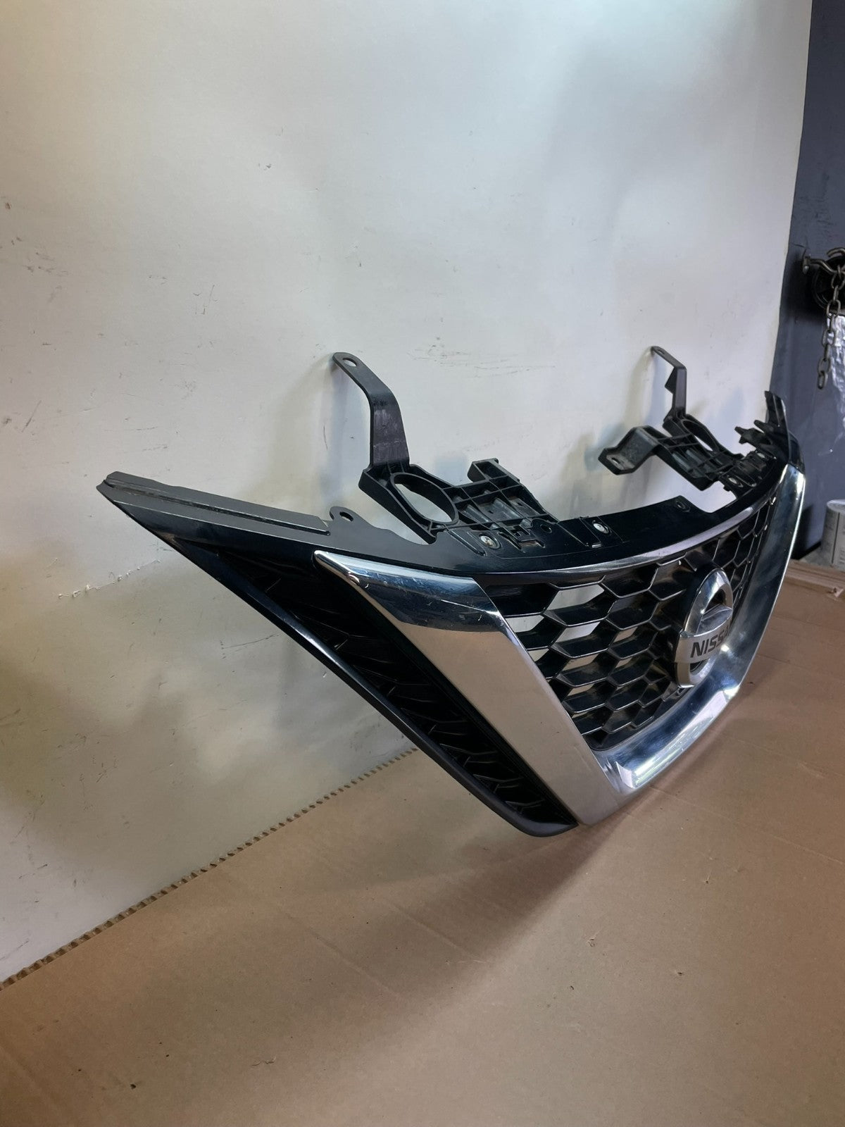 2016 2017 2018 Nissan Sentra Front Upper Grill Grille AH8564 DG2