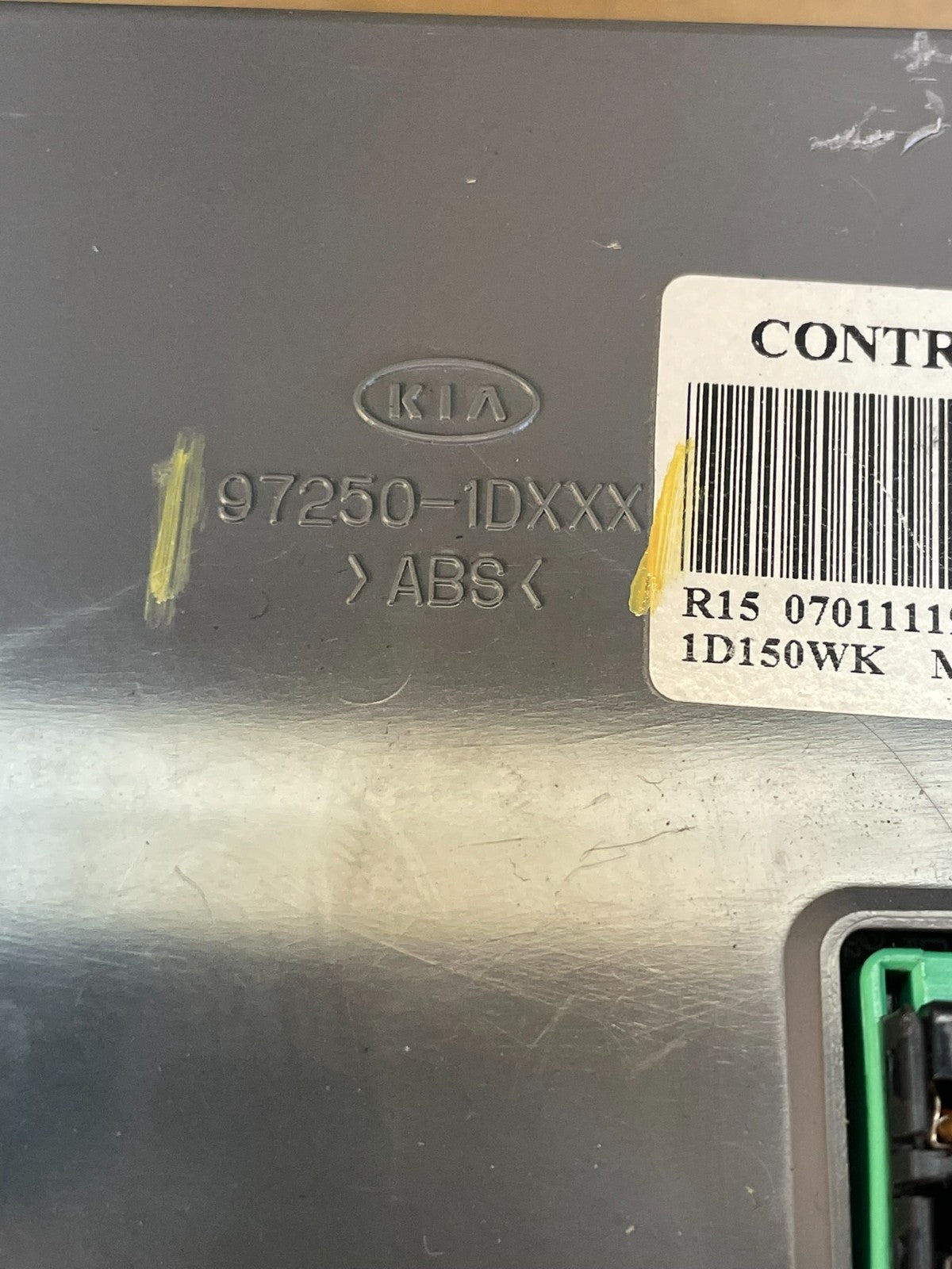2007 to 2009 Kia Rondo Center Radio Climate Control Clock Trim AC5038 DG7