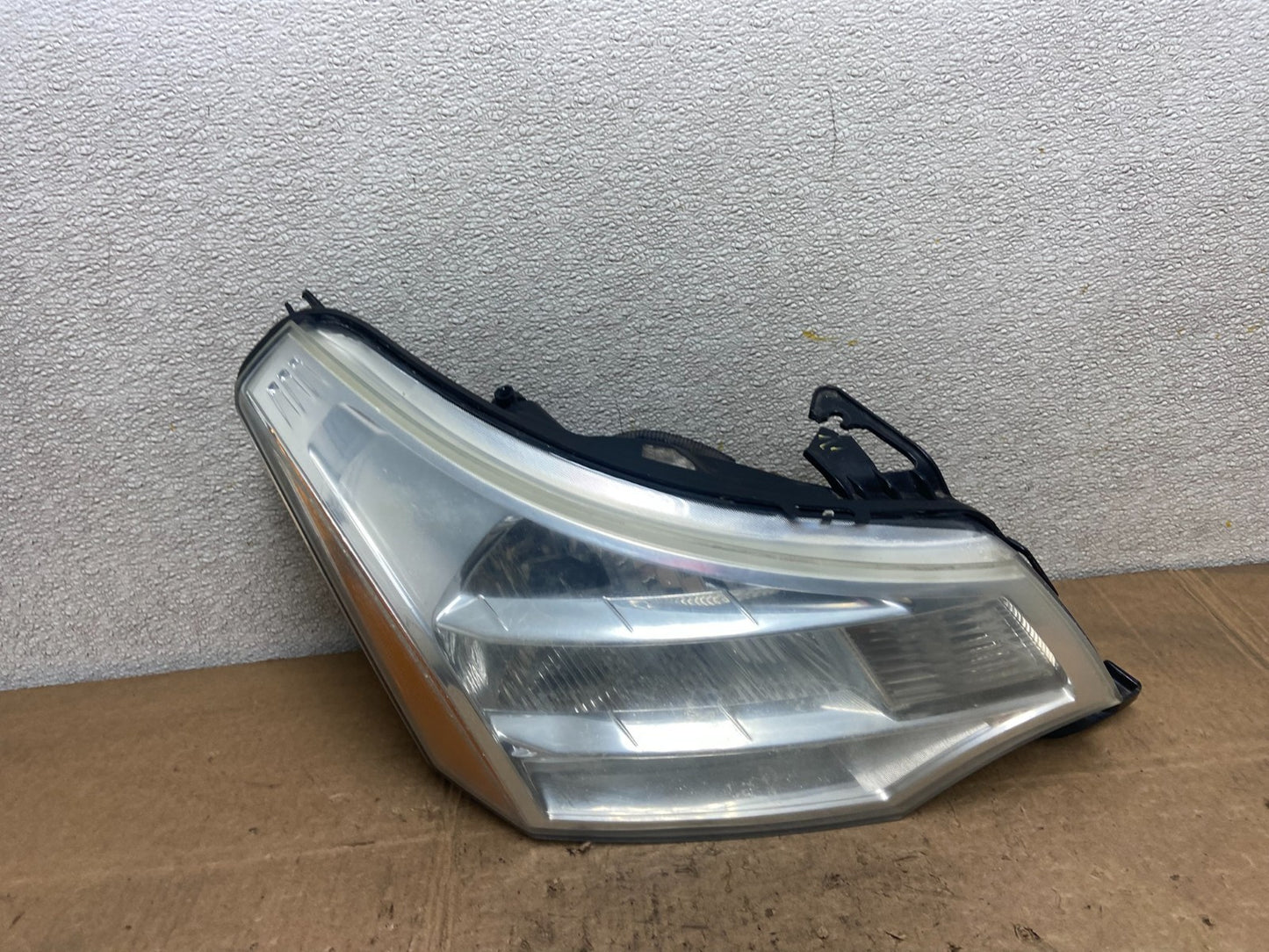 2008 2009 2010 2011 Ford Focus Right Passenger Rh Side Headlight Y6868 DW0