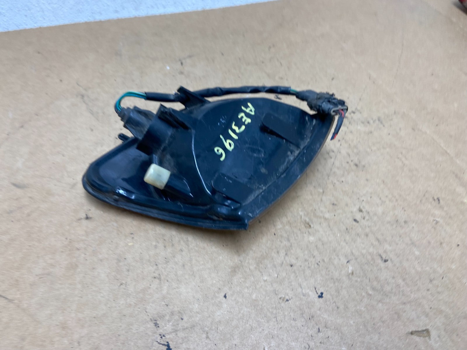 1998 to 2000 Kia Sportage Right Passenger RH Front Turn Signal AE3196 DW4