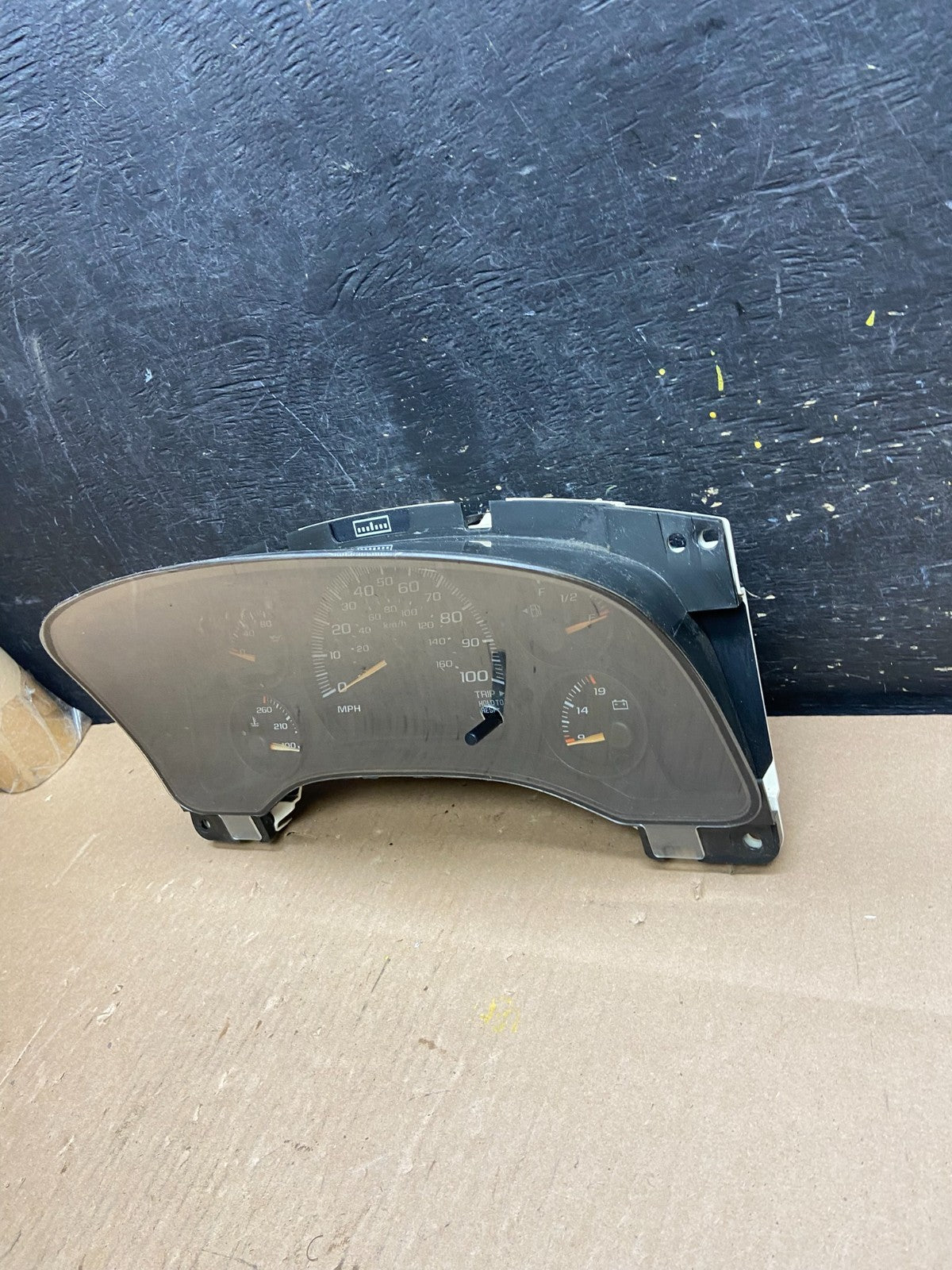2004 to 2007 Chevrolet Express Speedometer Cluster Gauge OEM  T4594 DG2