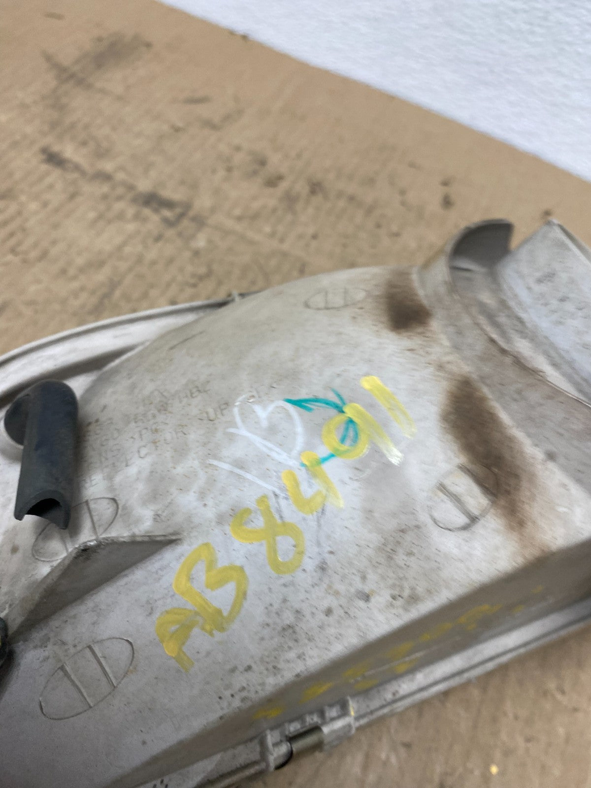 1998 to 1999 Mazda 626 Right Passenger RH Side Headlight AB8491 DW9