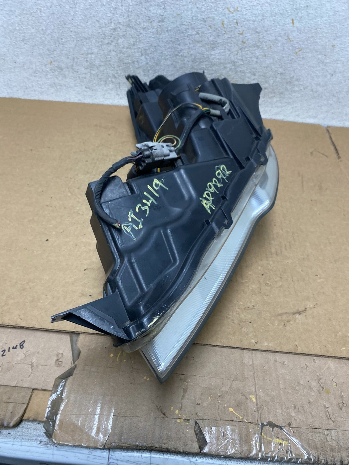 2013 - 2014 Subaru Legacy Outback Right Passenger Headlight AI3419 DW10