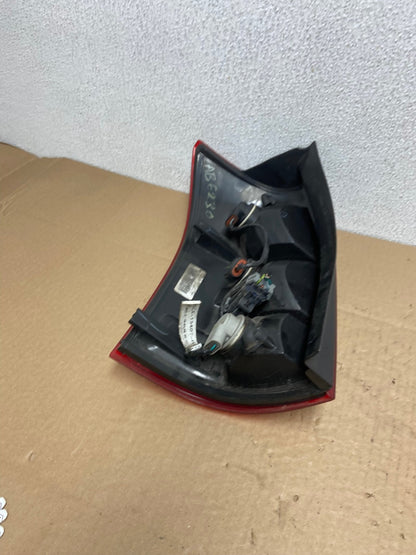 2004 to 2007 Saturn Vue Right Passenger Rh Side Tail Light Oem AB6230 LK6