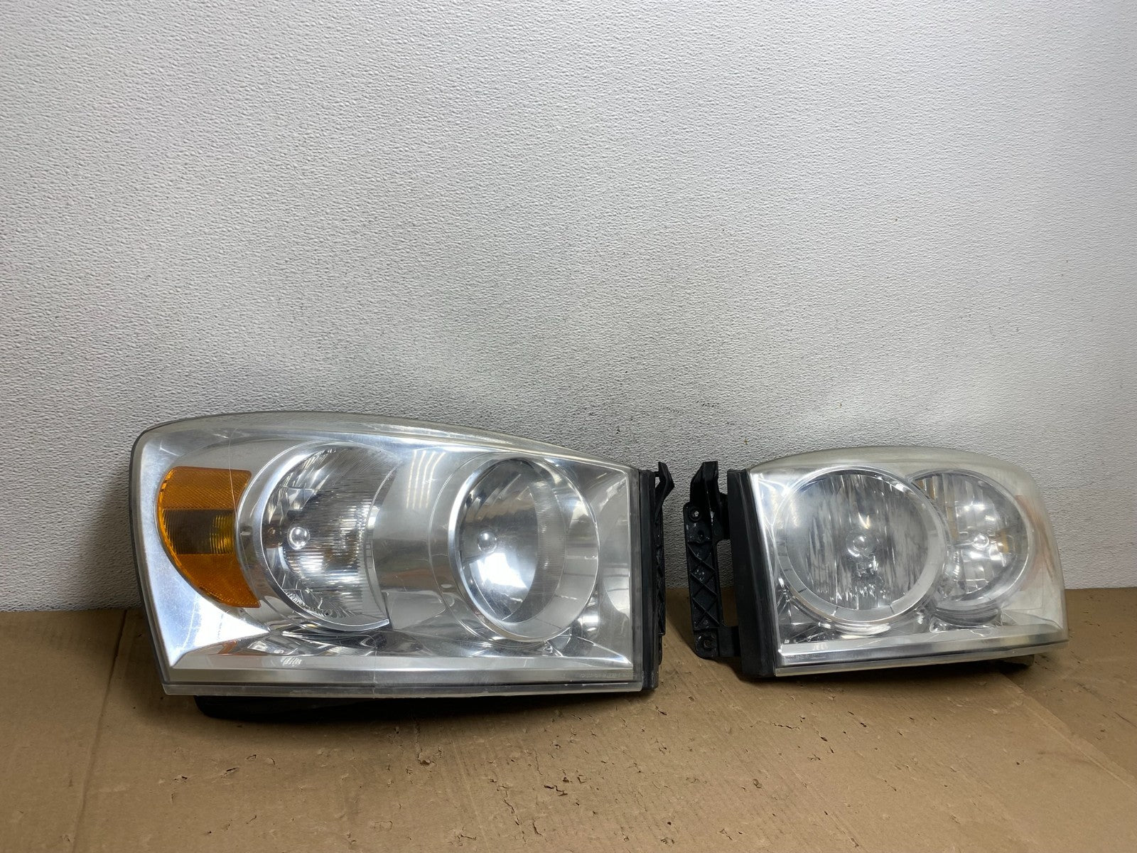 2006 to 2008 Dodge Ram Left+Right Side Set Halogen Headlights AE9230 DW1