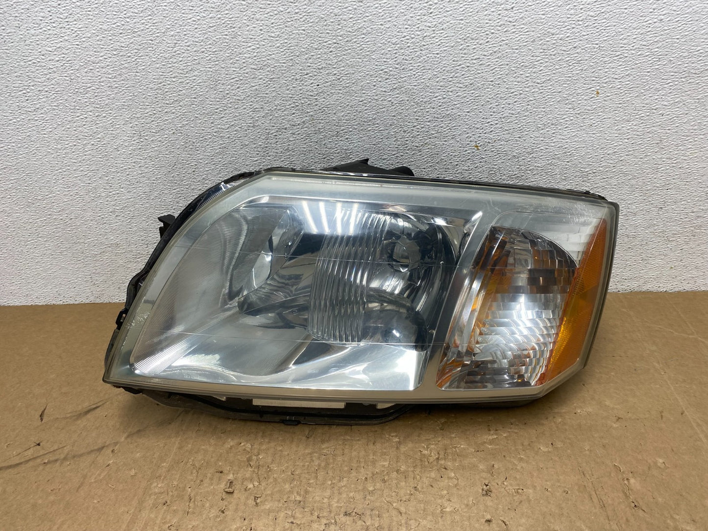 2004 - 2008 Mitsubishi Endeavor Headlight Left Driver Lh Side AG1143 DW0