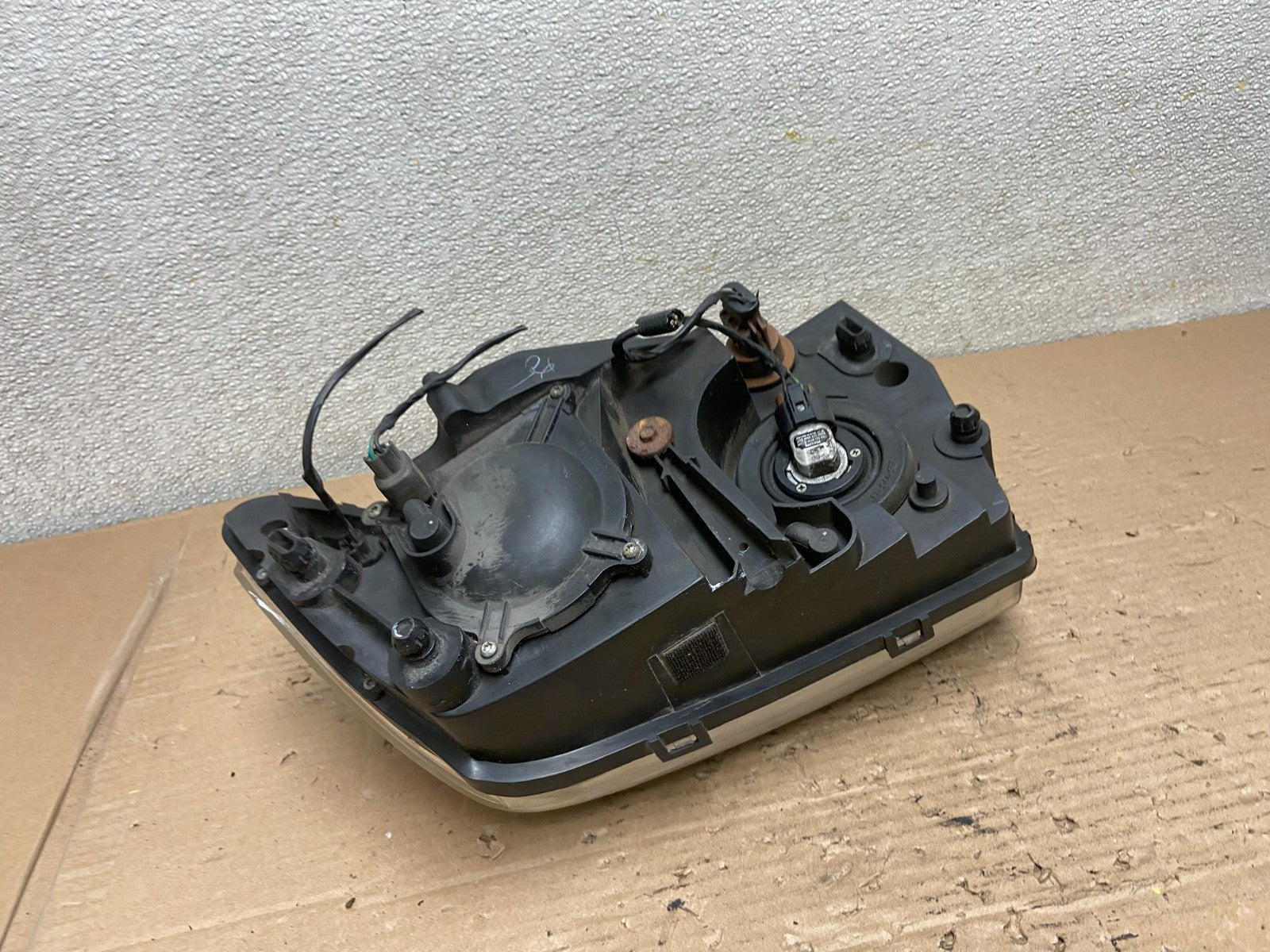 2003 - 2006 Lincoln Navigator Right RH Side Headlight Halogen AA9520 DW5