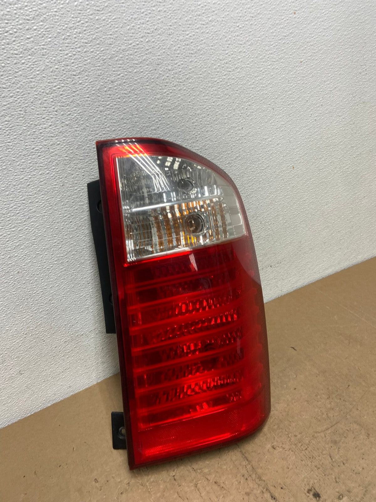 2007 to 2010 Kia Sedona Right Passenger RH Side Tail Light AC6071 LK2