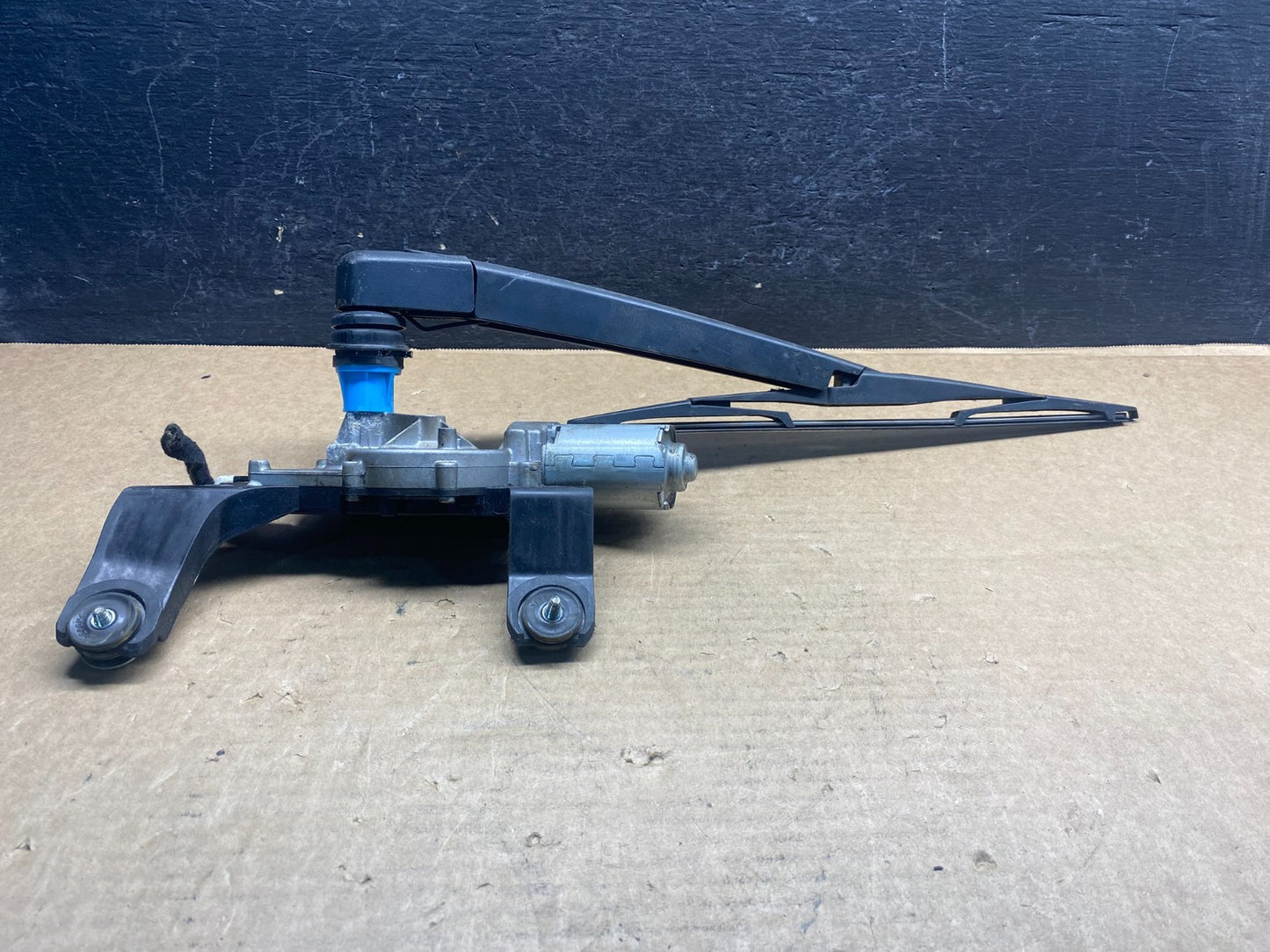 2013 - 2017 Hyundai Santa Fe Rear Glass Windshield Wiper Motor af6661 DG1