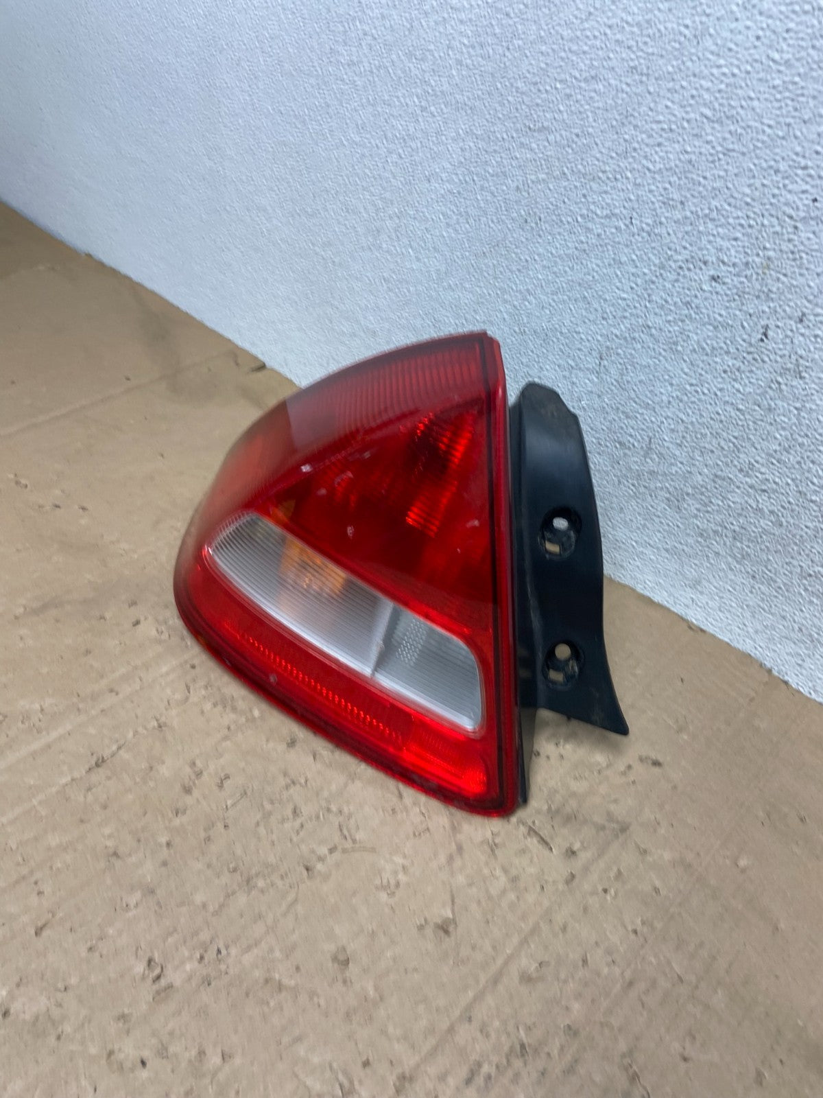 2000 to 2006 Honda Insight Left Driver LH Side Tail Light AE9365 DG1