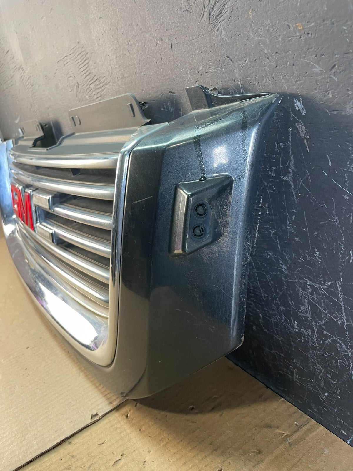 2002 to 2009 Gmc Envoy Front Upper Grill Grille OEM AC2046 DG1
