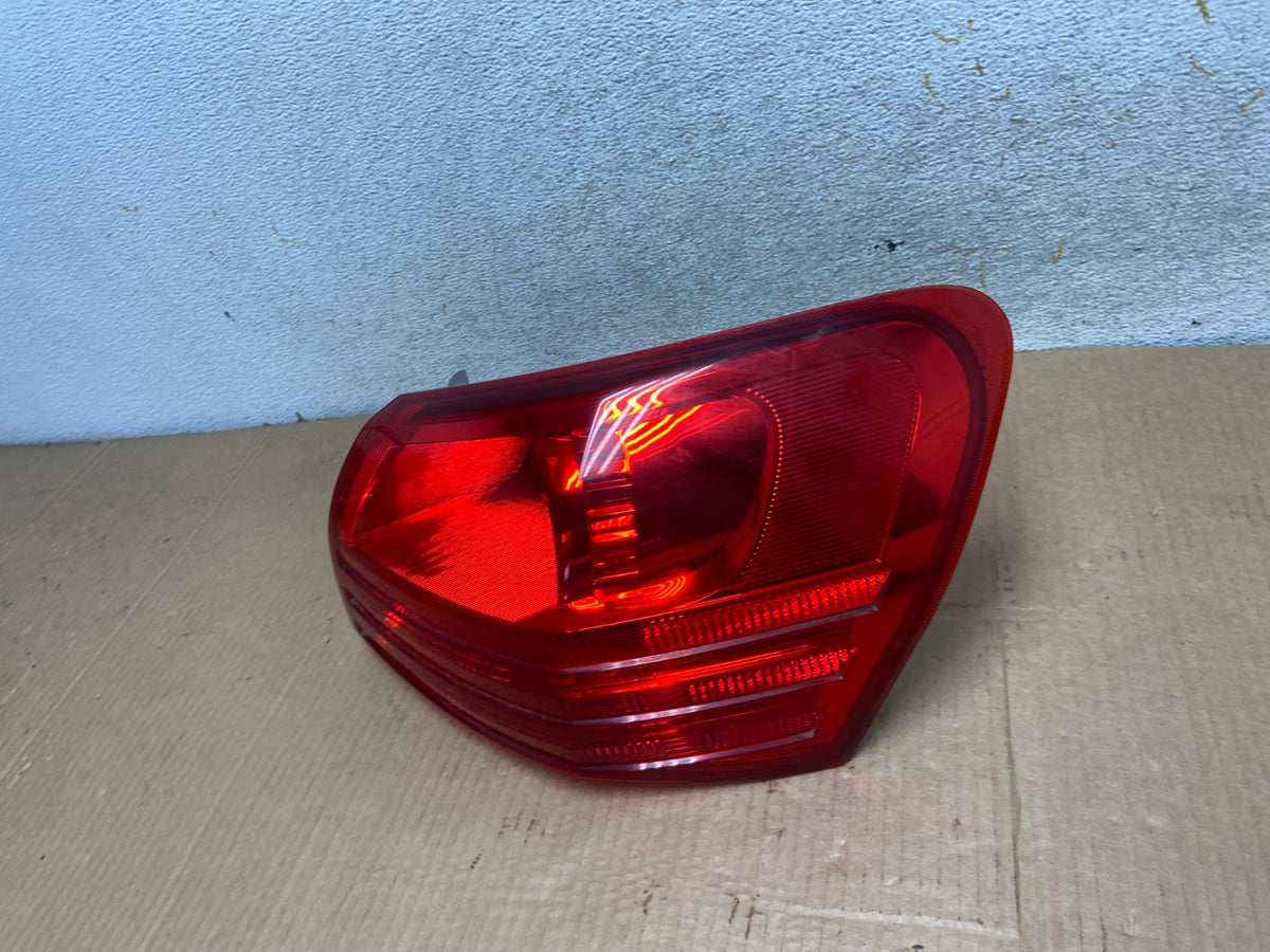 2008 to 2015 Nissan Rogue Right Passenger Rh Side Tail Light AI6933 LK1