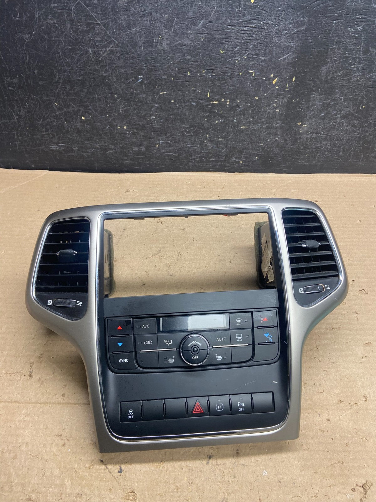 2011-2013 Jeep Grand Cherokee Center Radio Climate Control Bezel Vent AH5332 DG0
