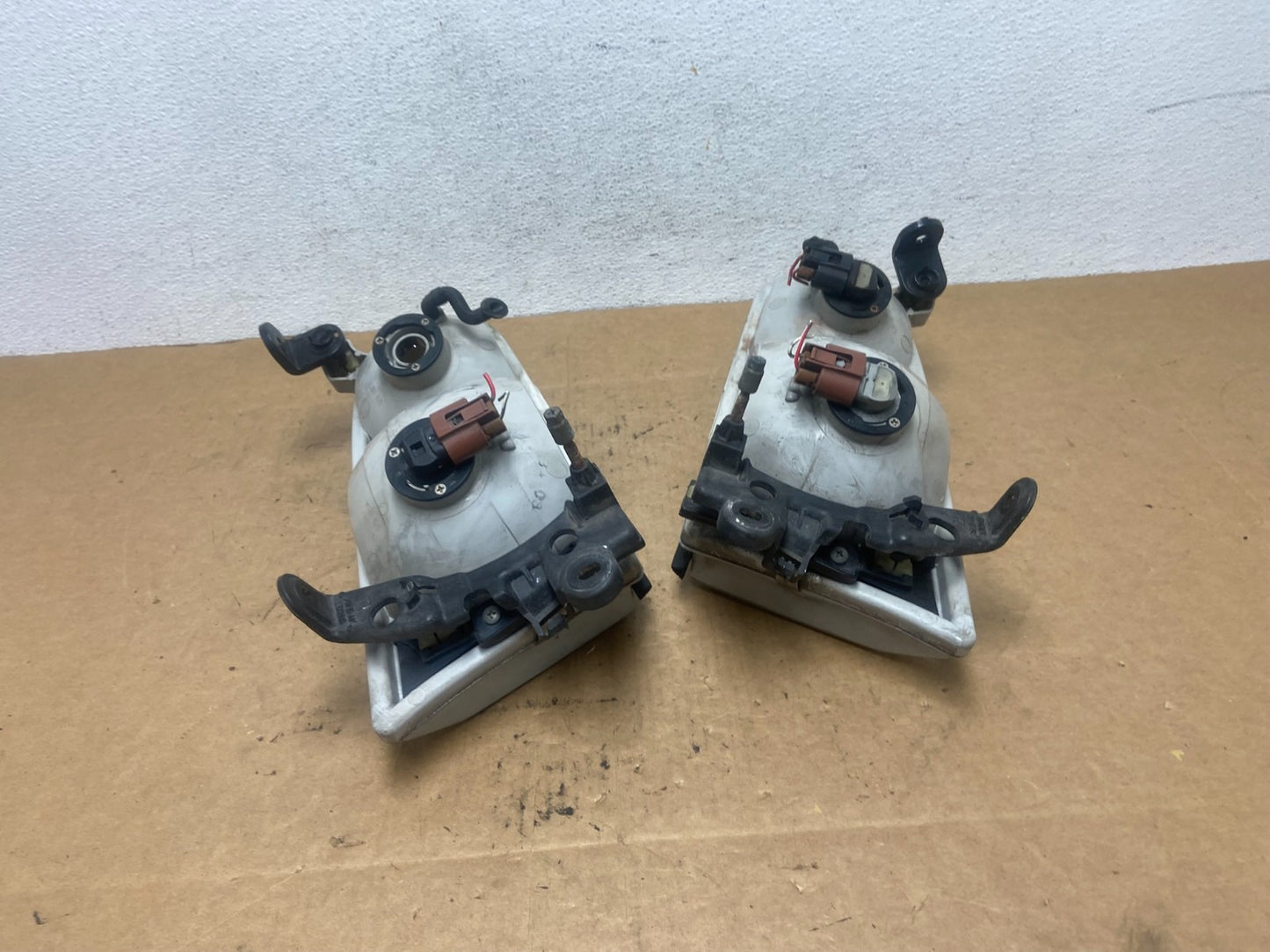 2000 to 2001 Toyota Camry Front Left+Right Side Headlights AD5214 DW10
