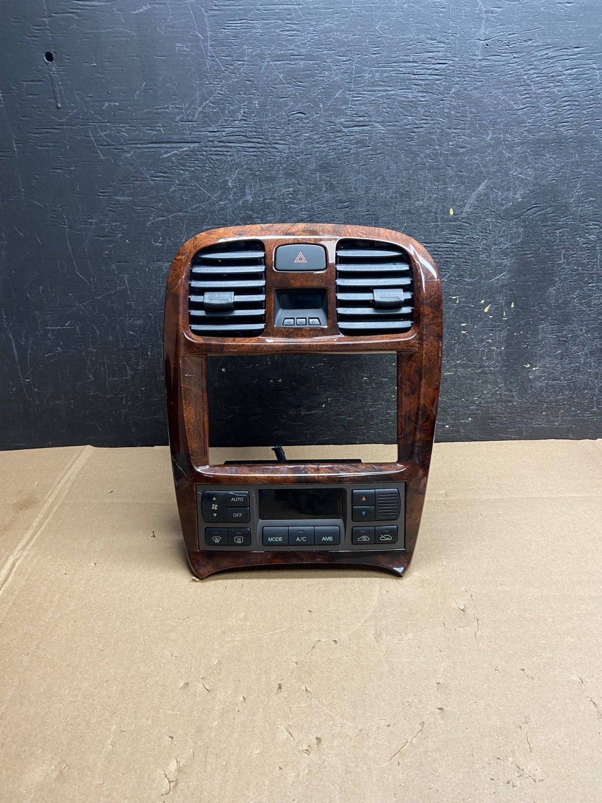 2002 - 2005 Hyundai Sonata Center Radio Climate Control Air Vent Bezel AI6274 DG0