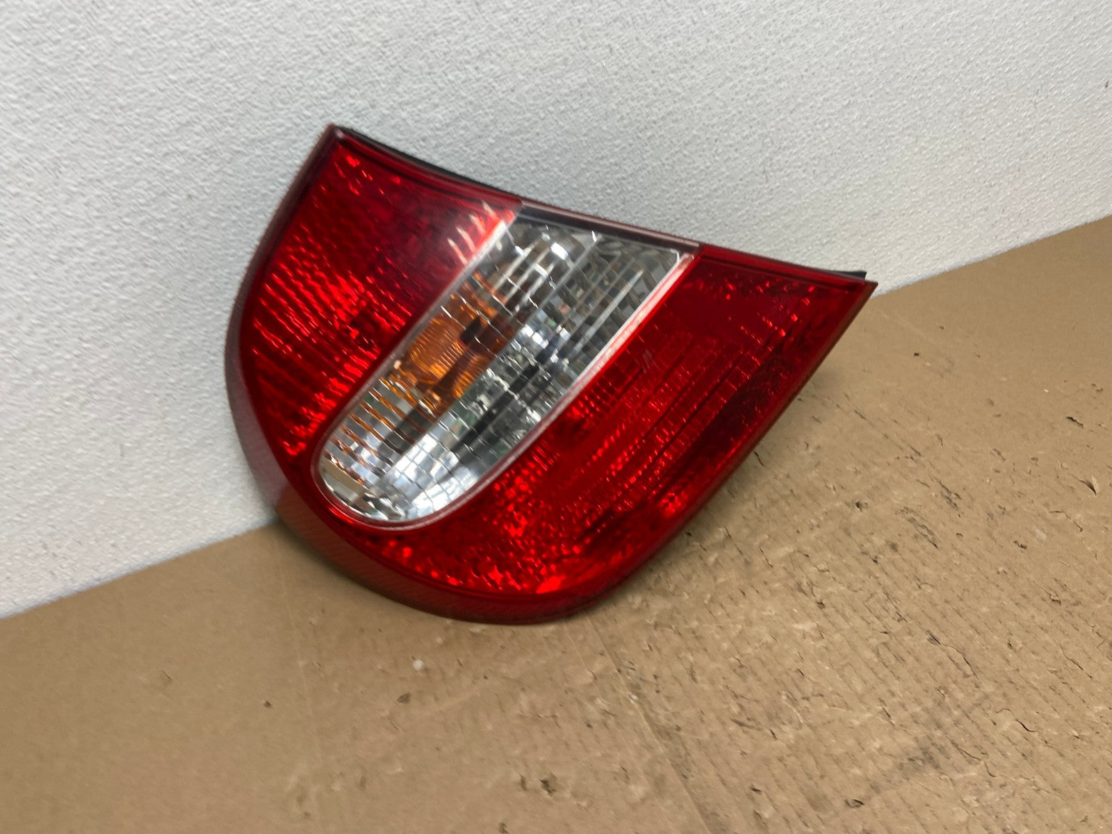 2002 2003 2004 Toyota Camry Left Driver LH Side Tail Light AB6999 LK2