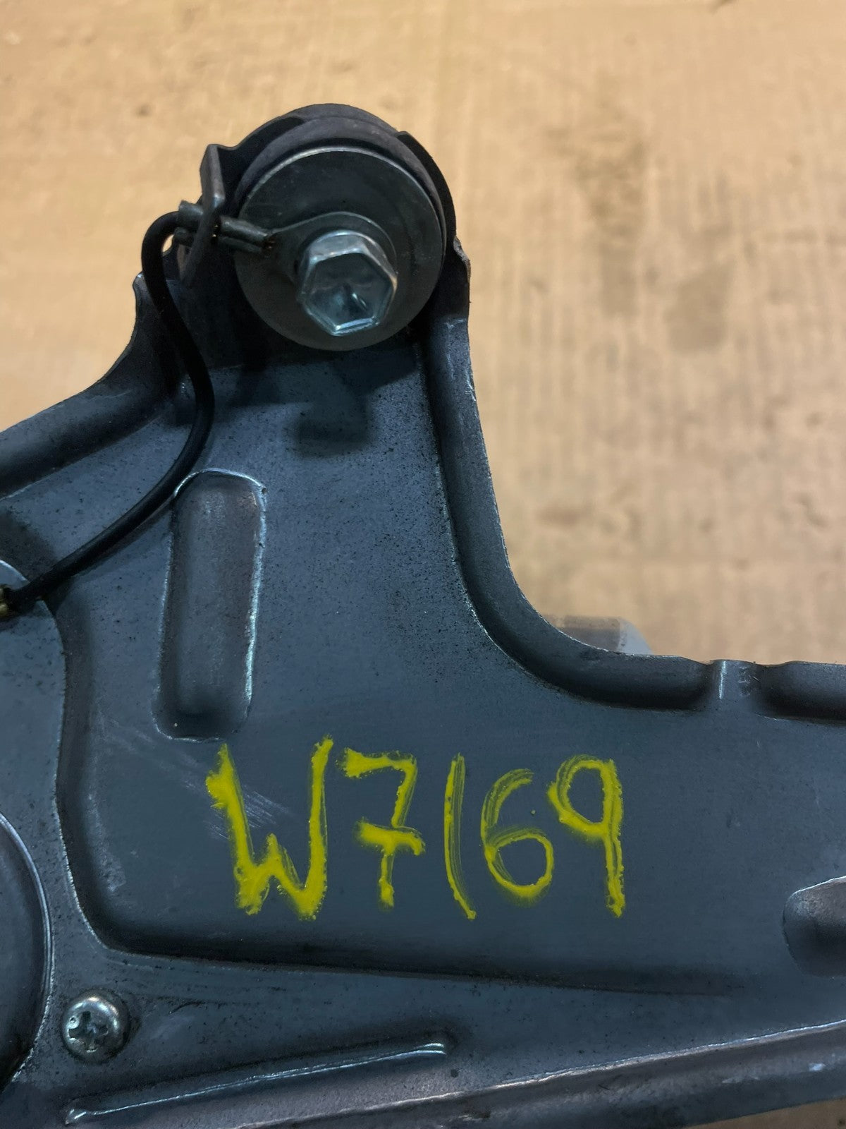 2007 to 2015 Mazda CX-9 CX9 Windshield Rear Wiper Motor w7169 DG7