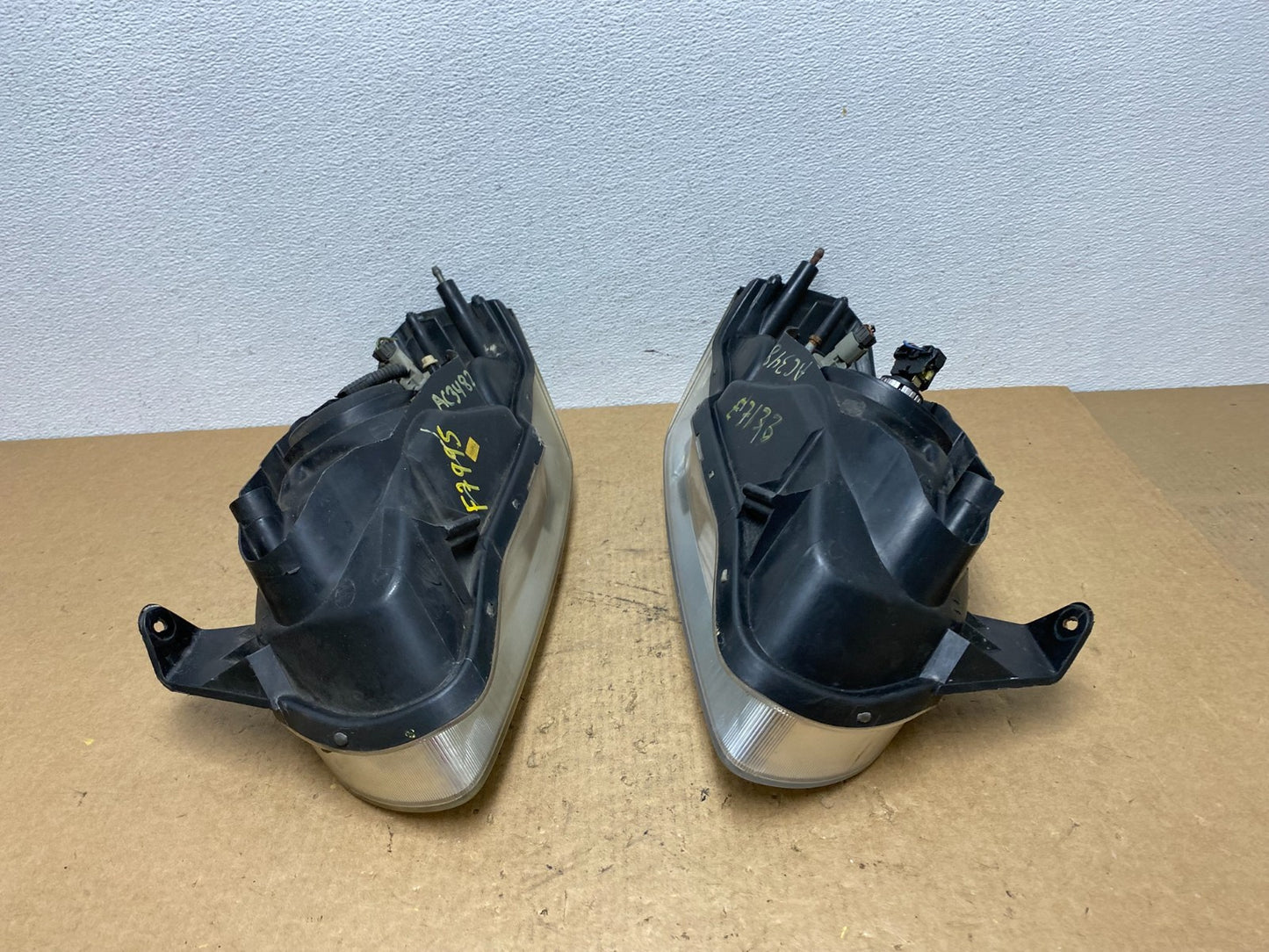 2000 to 2001 Nissan Maxima Left + Right Set Halogen Headlights Oem AC3482 DW9