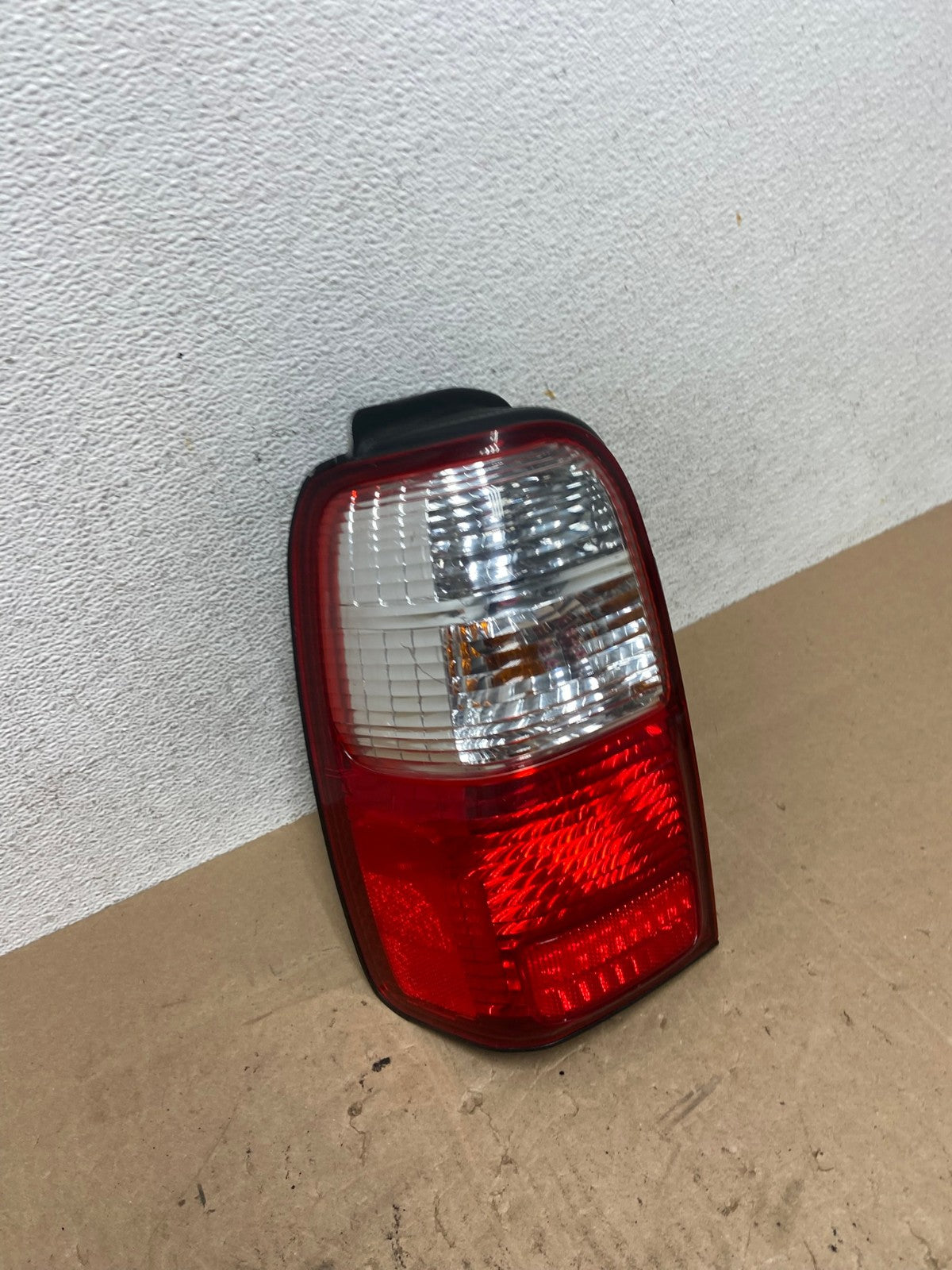 2001 to 2002 Toyota 4Runner Left Driver LH Side Tail Light AE6436 LK2