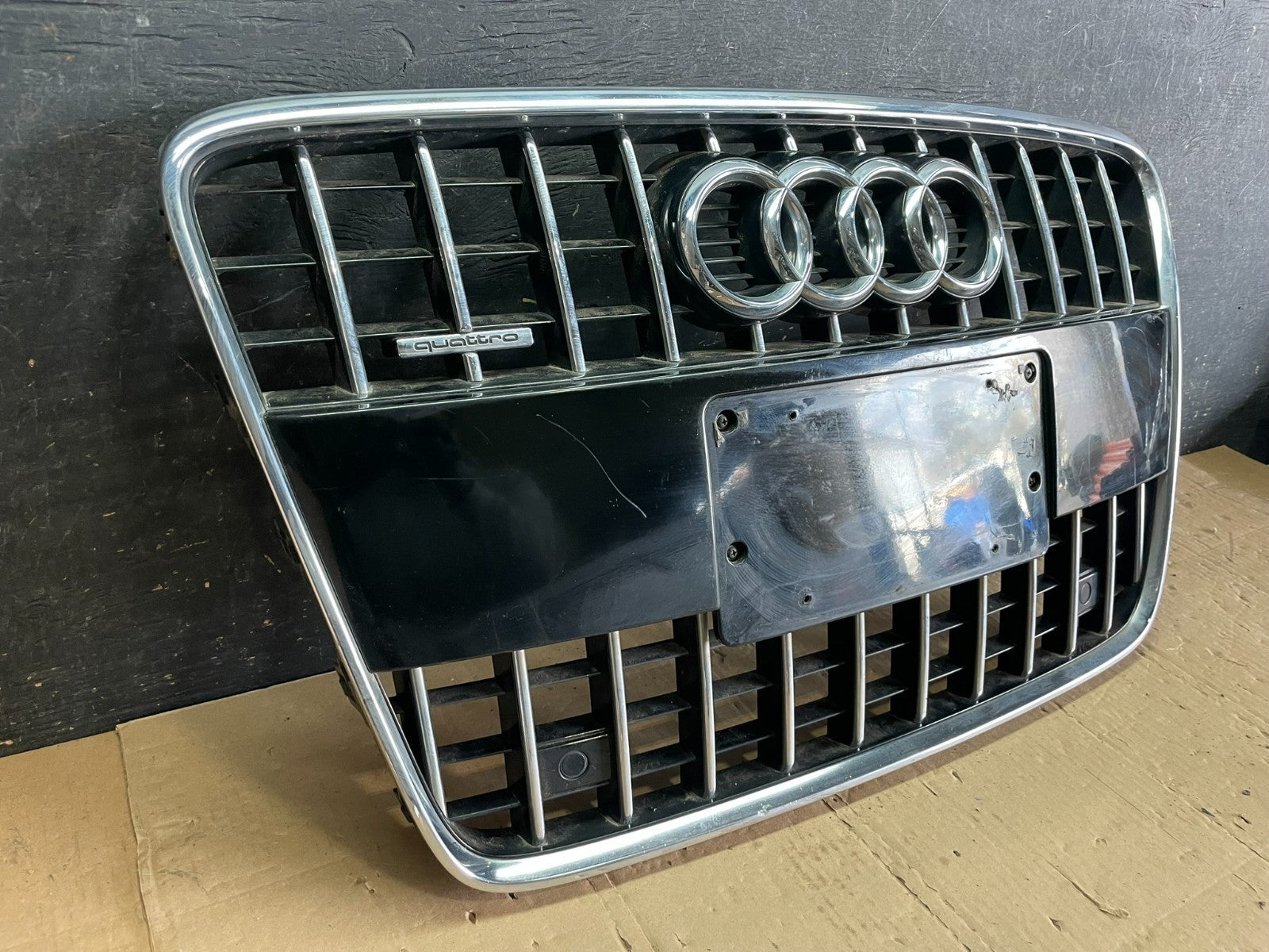 2010 to 2015 Audi Q7 Front Upper Grill Grille  OEM AA8926 DG1