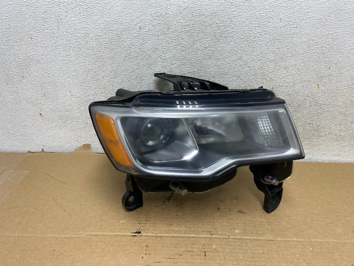 2017 - 2021 Jeep Grand Cherokee Right Passenger Halogen Headlight AH7803 DG0