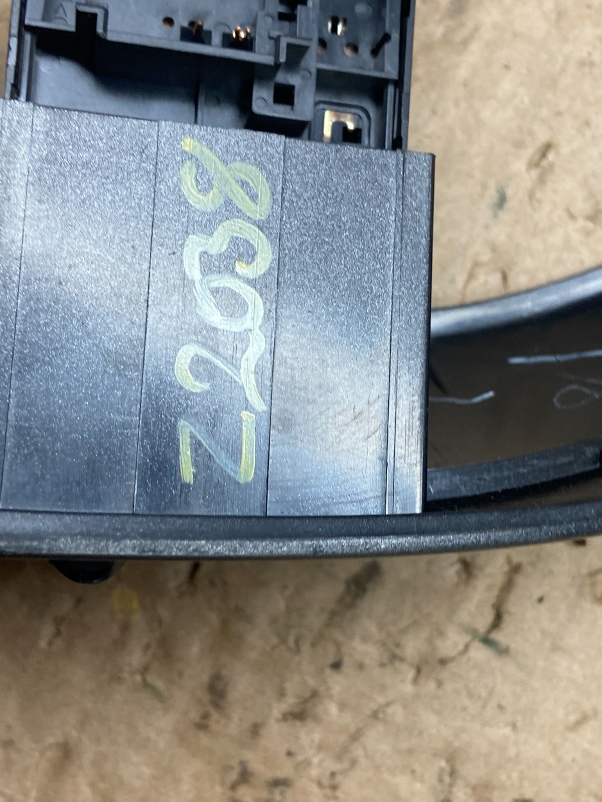 2004 to 2010 Toyota Sienna Right Side Radio Switches Bezel Trim z2038 DG5