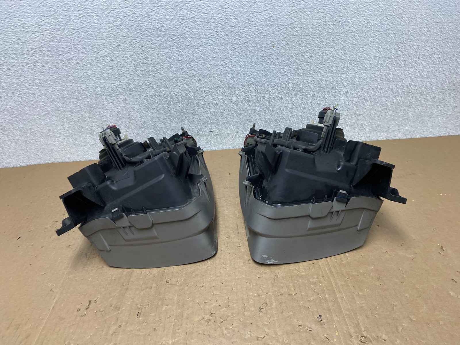 2002 2003 2004 Nissan Xterra Left+Right Side Headlights AC6020 DW11