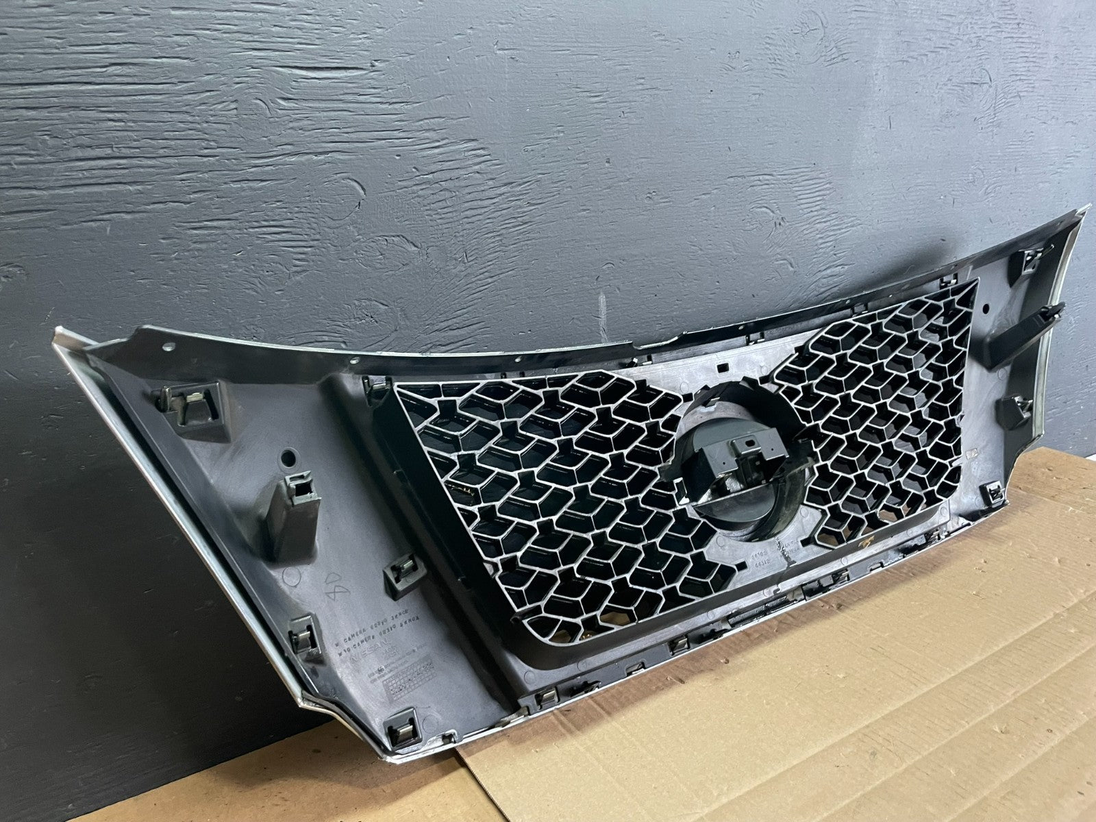 2013 to 2016 Pathfinder  Front Upper Chrome Grill Grille OEM AB7618 DG5