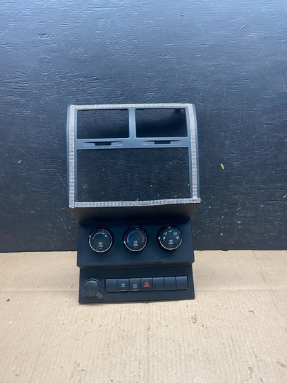 2007 to 2012 Dodge Nitro Dash Climate Temperature Control Radio Bezel Q0816 DG0