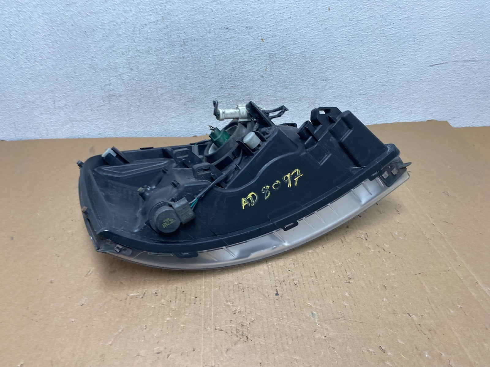 2004 - 2007 Ford Freestar Left Driver LH Side Headlight Halogen AD8097 DW6