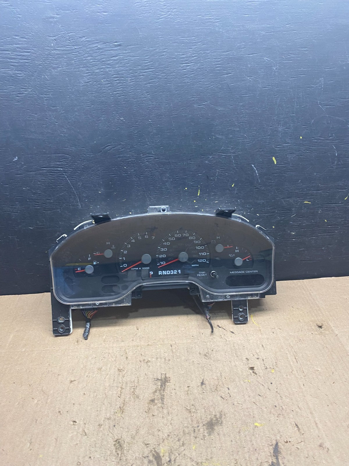 2004 2005 Ford Explorer Speedometer Cluster Gauge Oem R8578 DG0