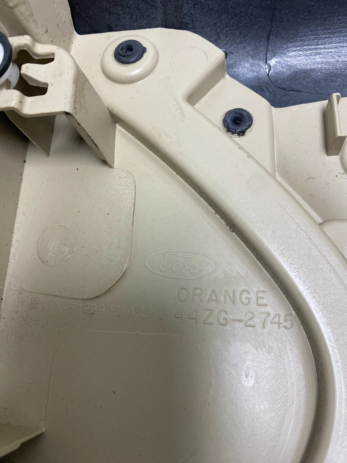 2013 to 2019 Ford Taurus Front Left Driver Side Interior Door Panel OEM j2258 DG9