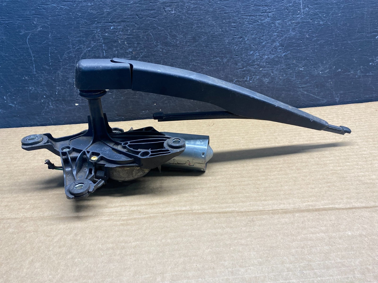 2013 to 2019 Ford Escape Rear Windshield Wiper Motor AF6714 DG1