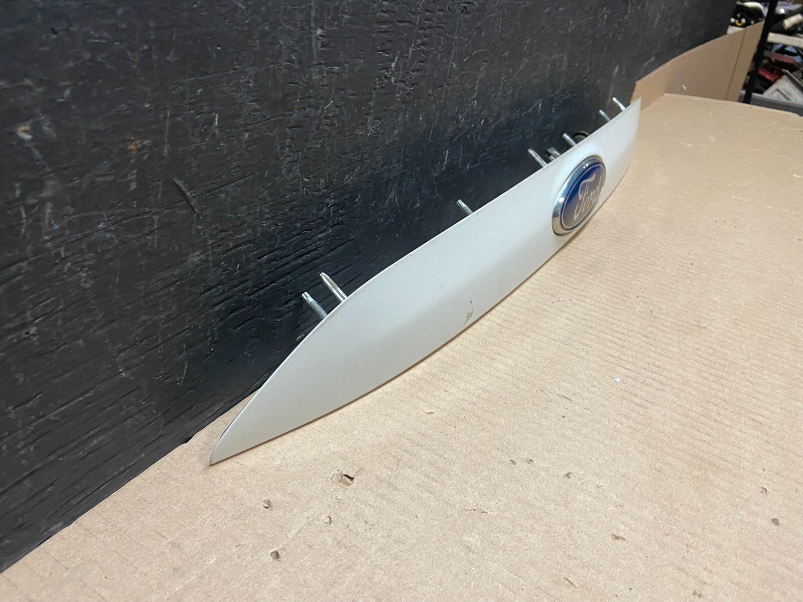 2013 to 2016 Ford Escape Rear Trunk Molding Trim E8598 PS2