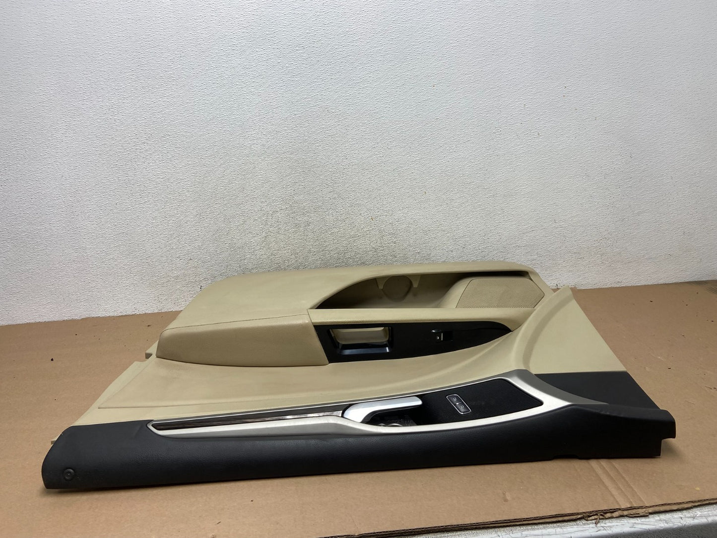 2013 to 2014 Ford Fusion Front Right Passenger Interior Door Panel AG4511 DG5
