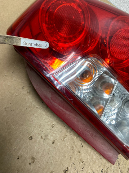 2004 to 2008 Suzuki Forenza Right Passenger RH Side Tail Light Af82593