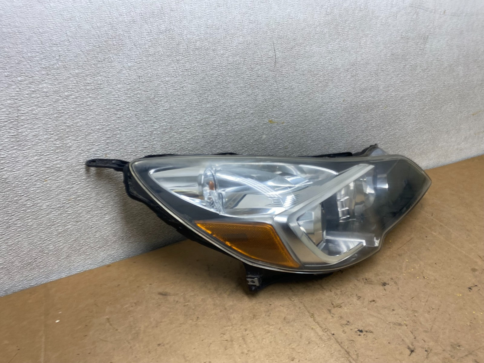 2013 - 2014 Subaru Legacy Outback Right Passenger Headlight X7040 DW2