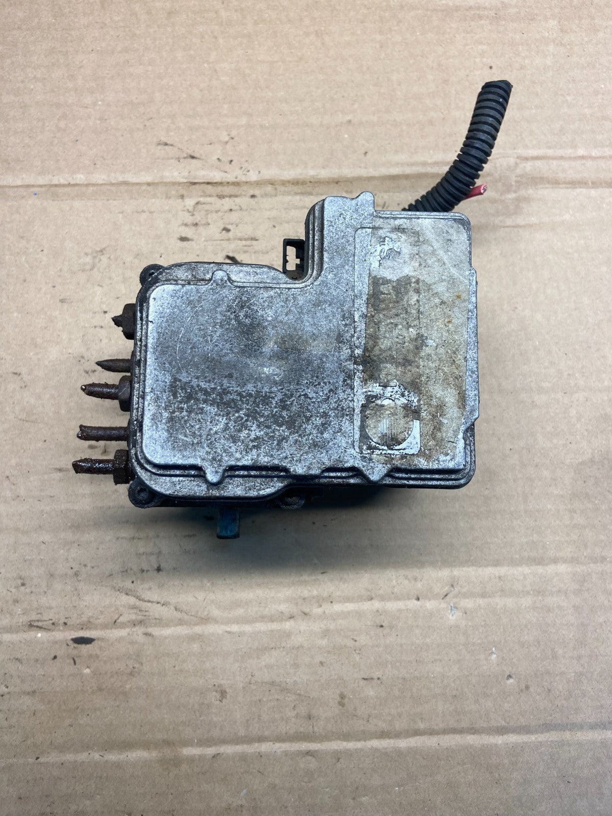 2003 - 2005 Chevrolet Silverado GMC Sierra ABS Anti-Lock Brake Module AE24900