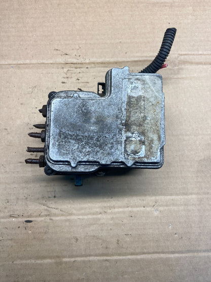 2003 - 2005 Chevrolet Silverado GMC Sierra ABS Anti-Lock Brake Module AE24900