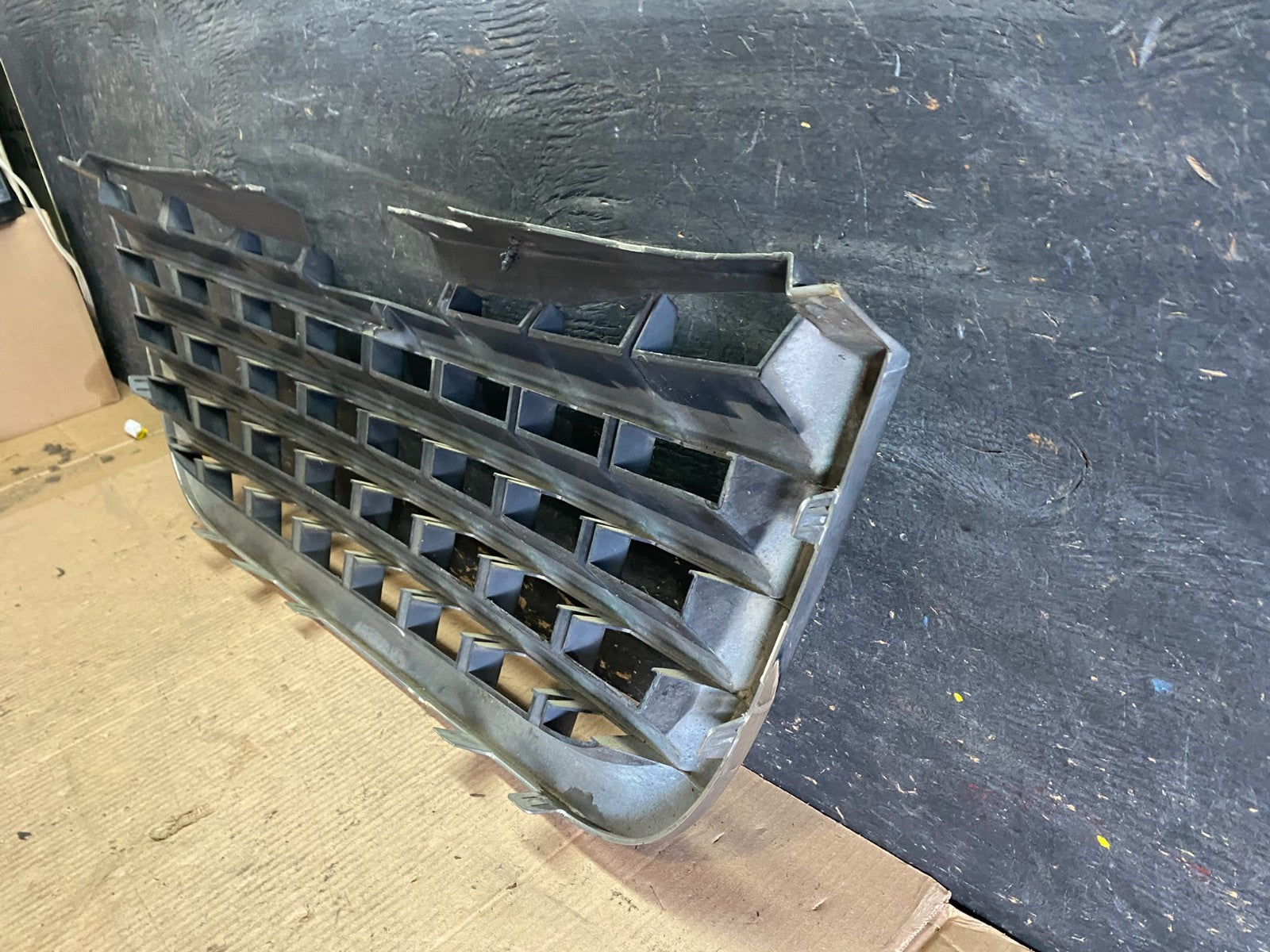 2008 to 2010 Chrysler Town & Country Front Upper Grill Grille Oem T0104 DG7